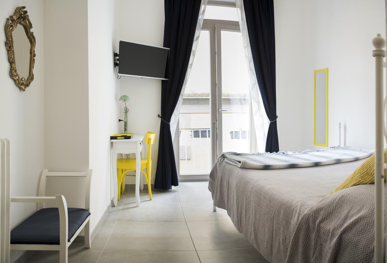 Civico10 Bed and Breakfast Napels Buitenkant foto